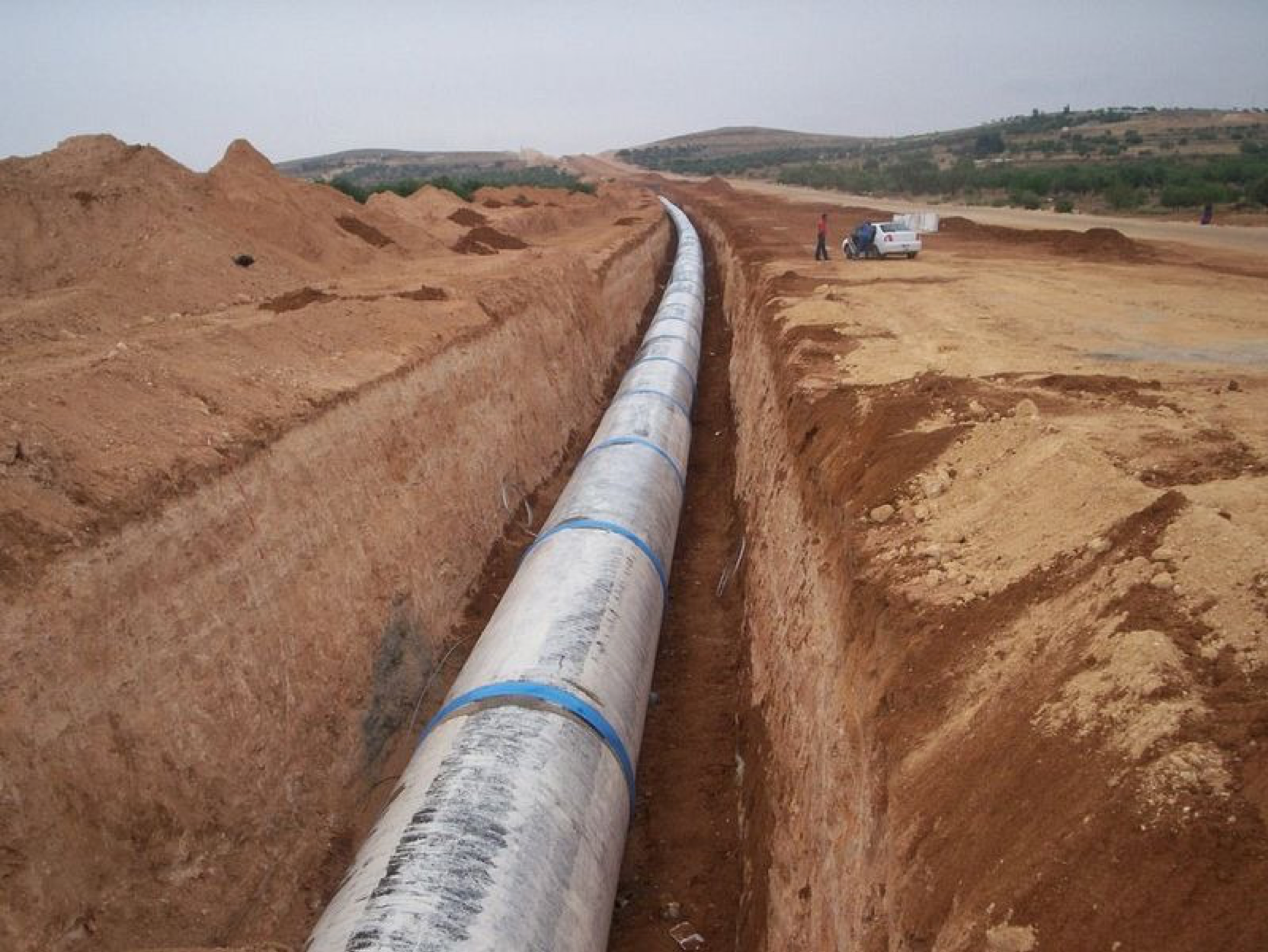 Строительство подземного газопровода. Великая рукотворная река Ливия. Проект Великая рукотворная река. Рукотворная река Каддафи. Каддафи проект Великая река.